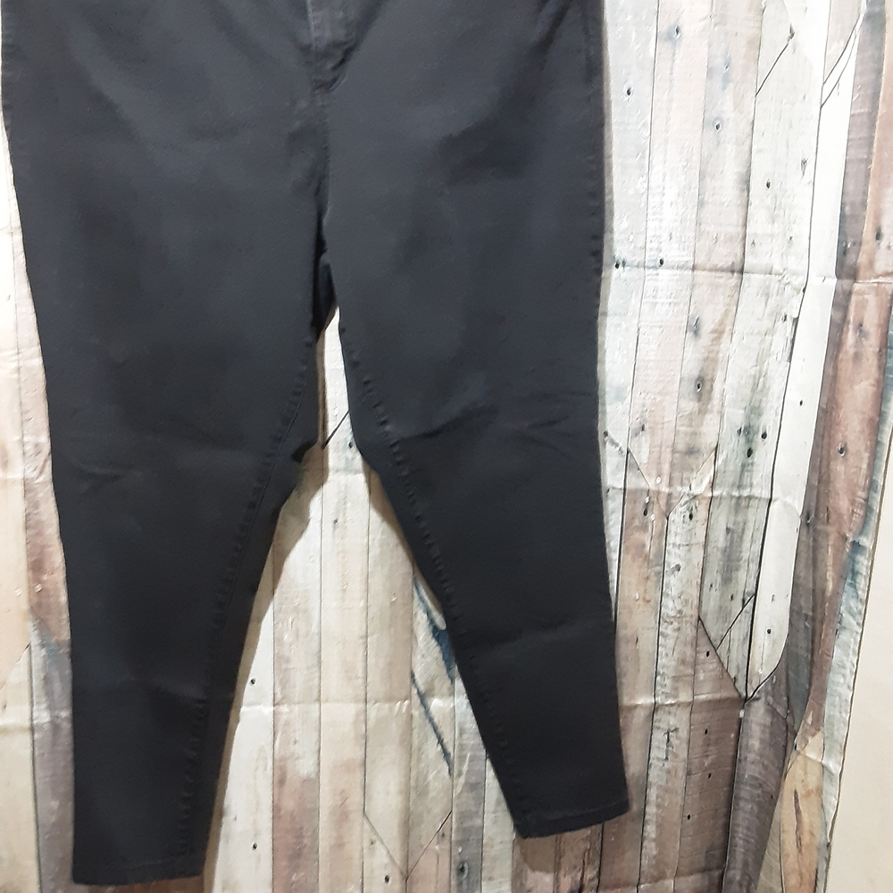 Democracy Women's Skinny Jeans in Black